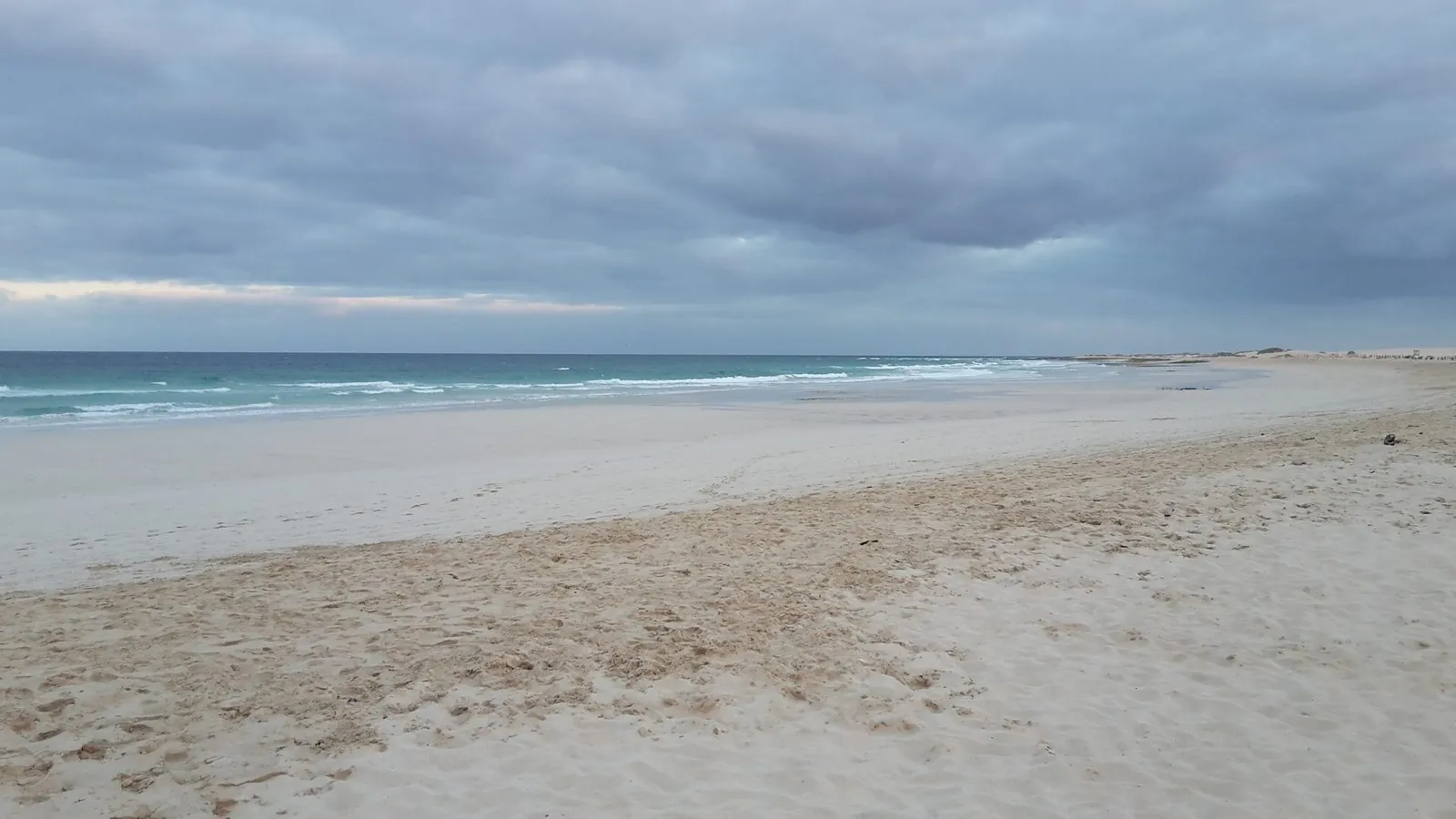 The wide pale sands of the Grandes Playas beside the Corralejo dunes, Fuerteventura