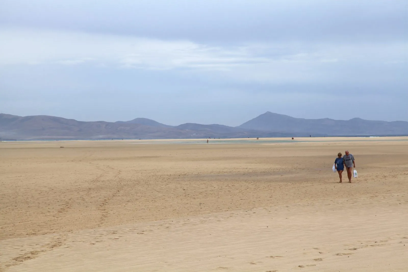 The wide open sands of Playa Barca, part of the Sotavento beaches on Jandía, Fuerteventura