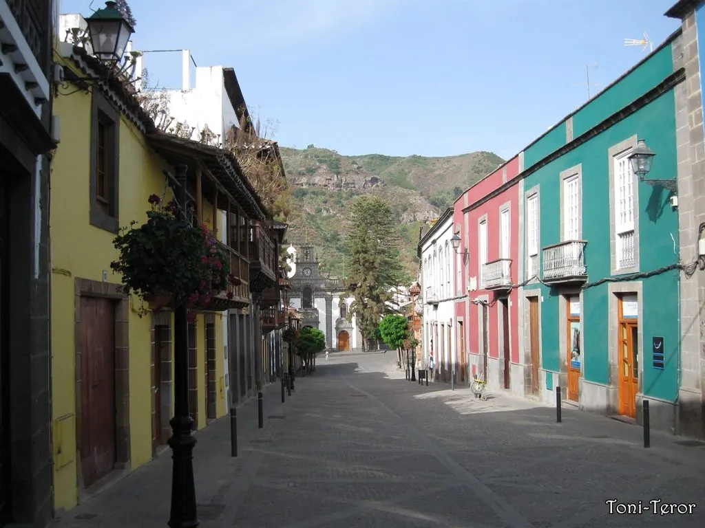 Calle Real de la Plaza, a traditional street with wooden balconies in Teror, Gran Canaria
