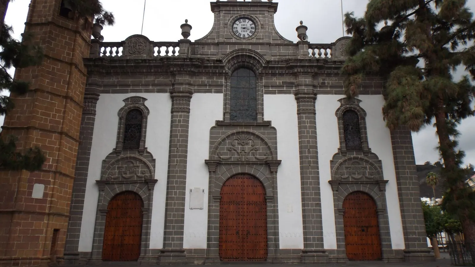 The historic town of Teror in Gran Canaria with its basilica and Canarian balconied houses