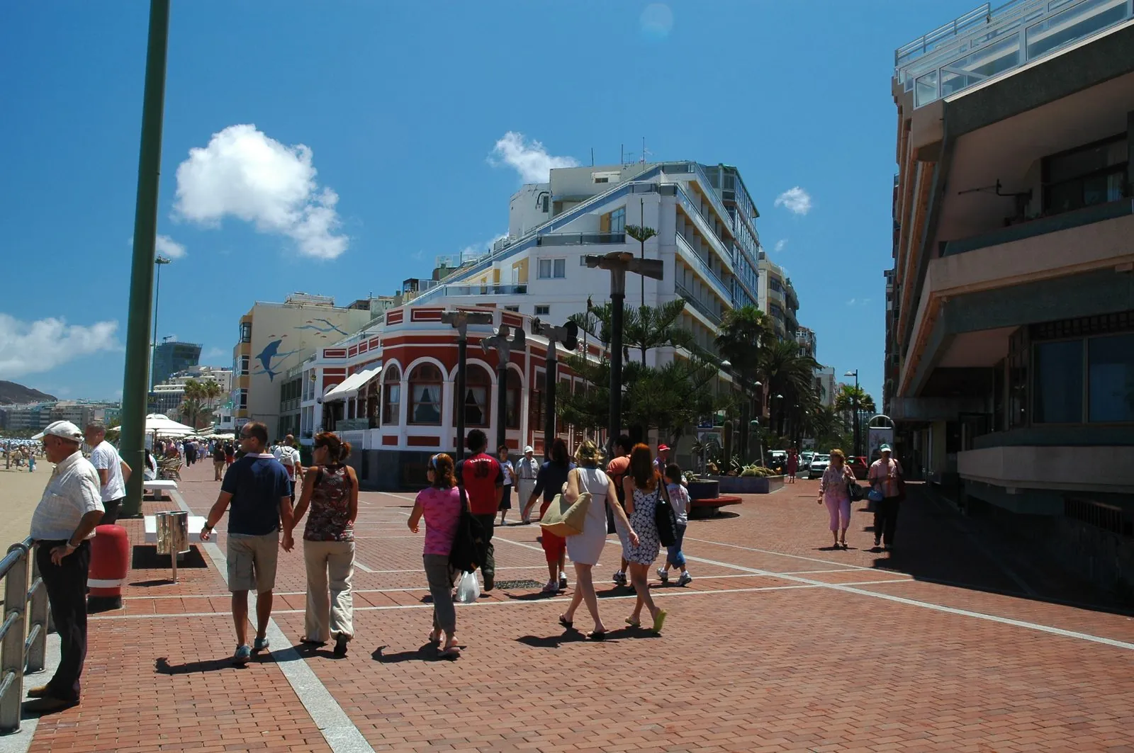 The seafront promenade and city beach of Las Canteras in Las Palmas de Gran Canaria, a popular remote-work base