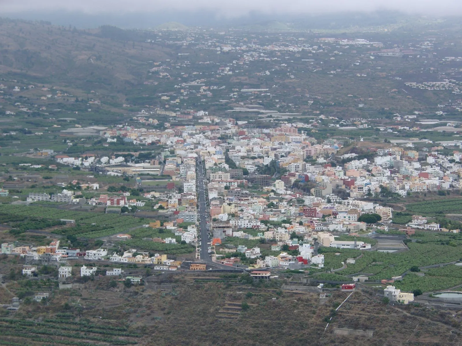 The spreading town of Los Llanos de Aridane in the west of La Palma