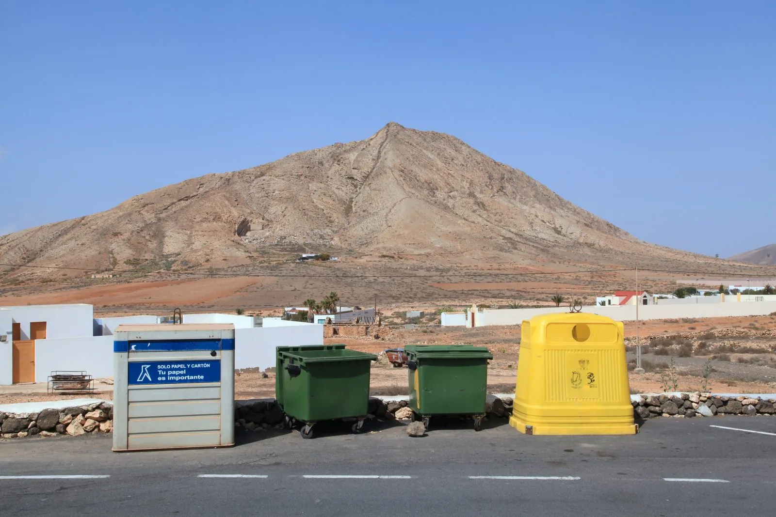 Montaña Tindaya behind the village of Tindaya, Fuerteventura